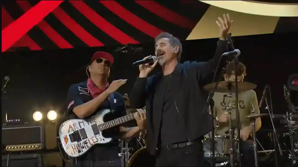 Serj Tankian a interpretat piesa „Like A Stone” la festivalul Power To The People