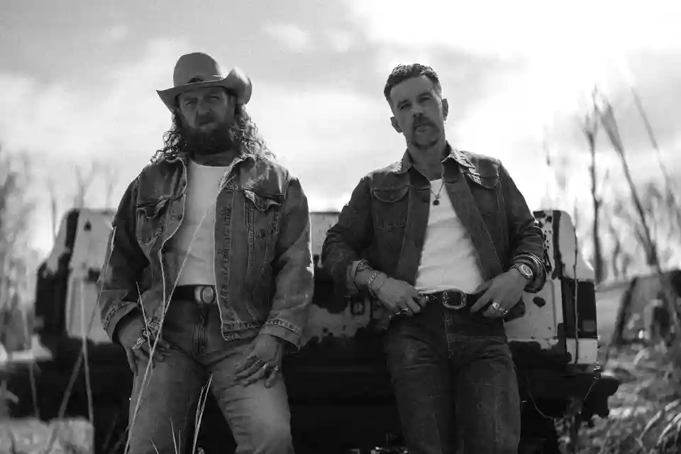 Brothers Osborne lansează albumul Watertown și adoptă o strategie inedită de promovare