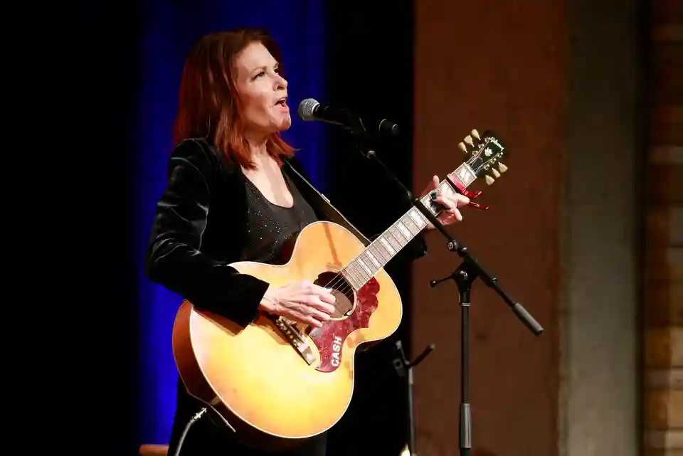 Rosanne Cash a amânat următoarele concerte din motive medicale