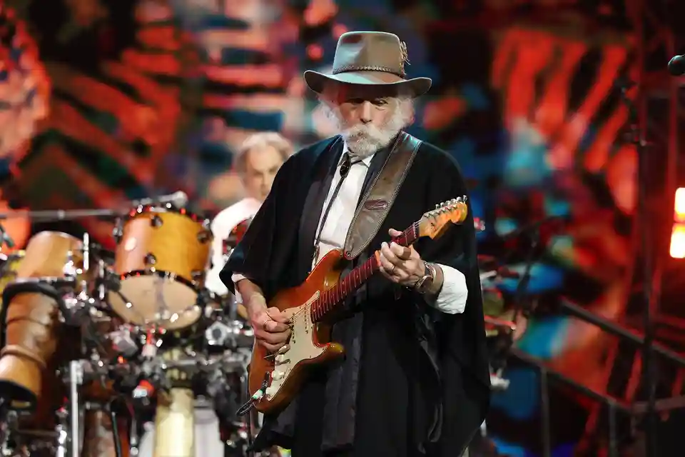 Bob Weir a lucrat la o operă rock psihedelică despre viața sa