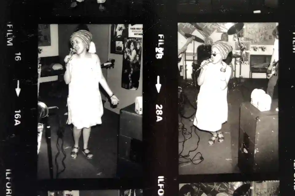 Membri X-Ray Spex, The Raincoats și The Slits formează un supergrup pentru un festival