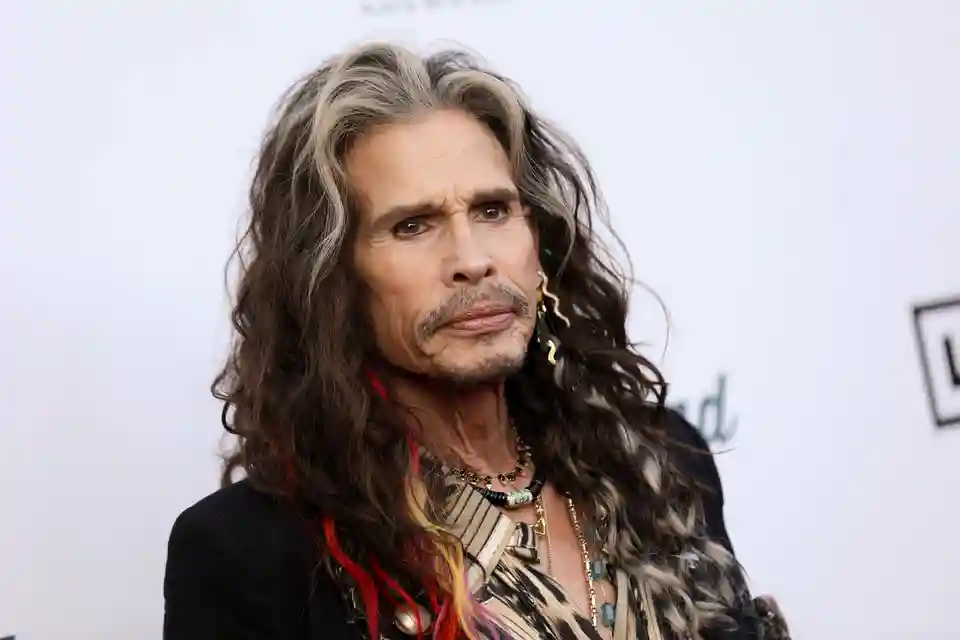 Judecătoarea din cazul Steven Tyler s-a retras cu două săptămâni înainte de proces