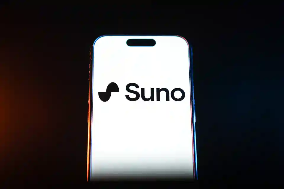 Suno lansează noi modele de inteligență artificială licențiate de Warner Music Group