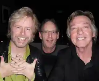 Molland, Solem & Miller lansează o versiune a piesei „Johnny B. Goode” în tribut Chuck Berry