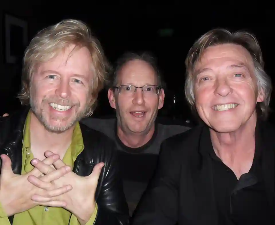 Molland, Solem & Miller lansează o versiune a piesei „Johnny B. Goode” în tribut Chuck Berry