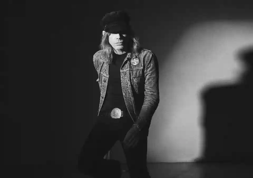 Muzicianul suedez Nicke Andersson semnează cu casa de discuri Sound Pollution