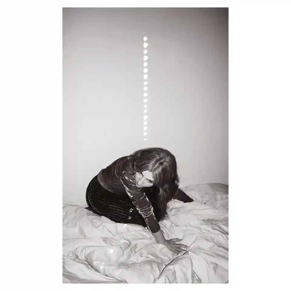 Recenzia albumului „Materia” semnat de Julia Holter