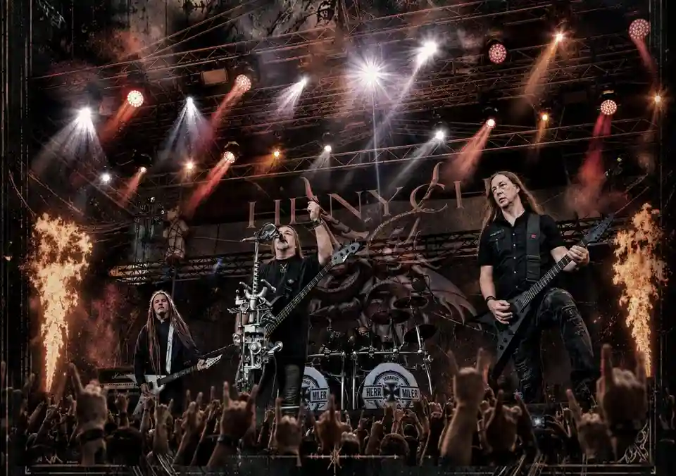 Vlasta Henych (HENYCH 666) lansează albumul live „ALIVE” și vorbește despre TÖRR