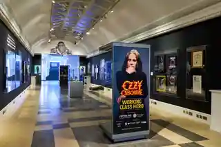 Expoziția dedicată lui Ozzy Osbourne, „Working Class Hero”, atrage un număr mare de vizitatori
