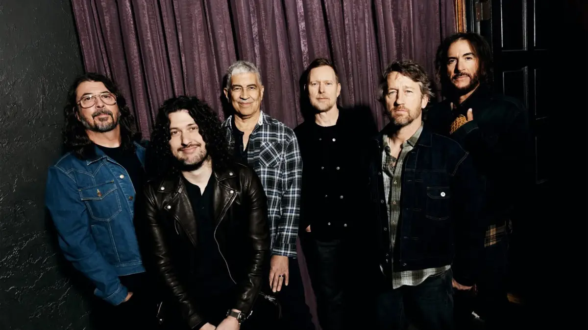 Foo Fighters lansează o interpretare live a piesei Of All People pentru Vevo