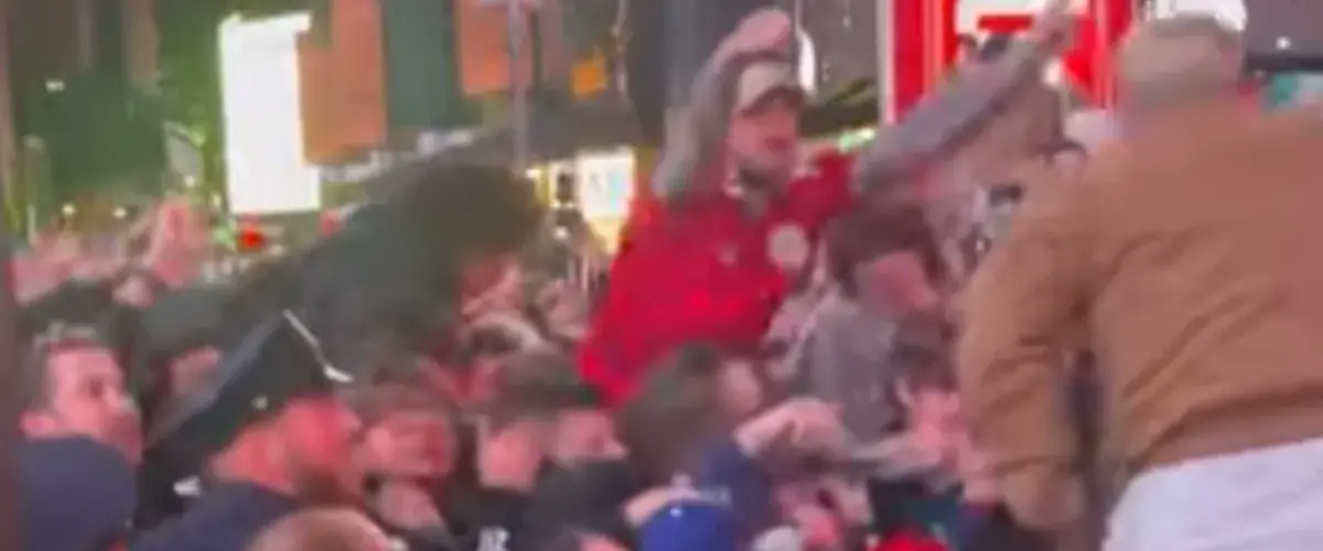 Filmările trupei Haywire în Times Square au fost întrerupte de poliția din New York