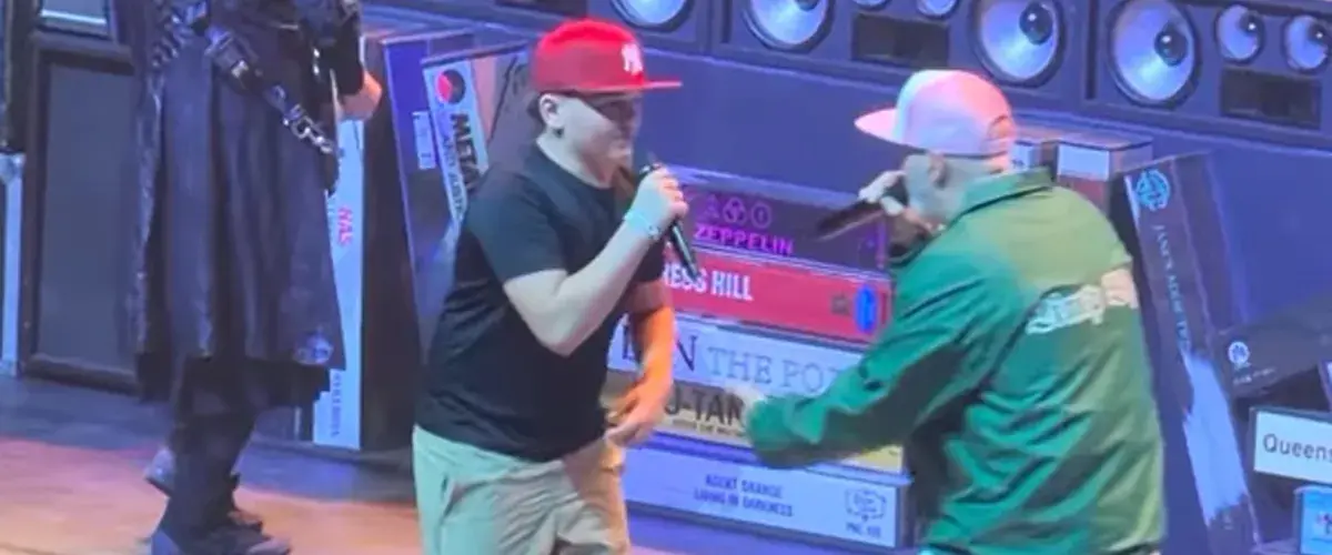 Un fan în vârstă de 13 ani a urcat pe scenă la concertul Limp Bizkit din Nashville