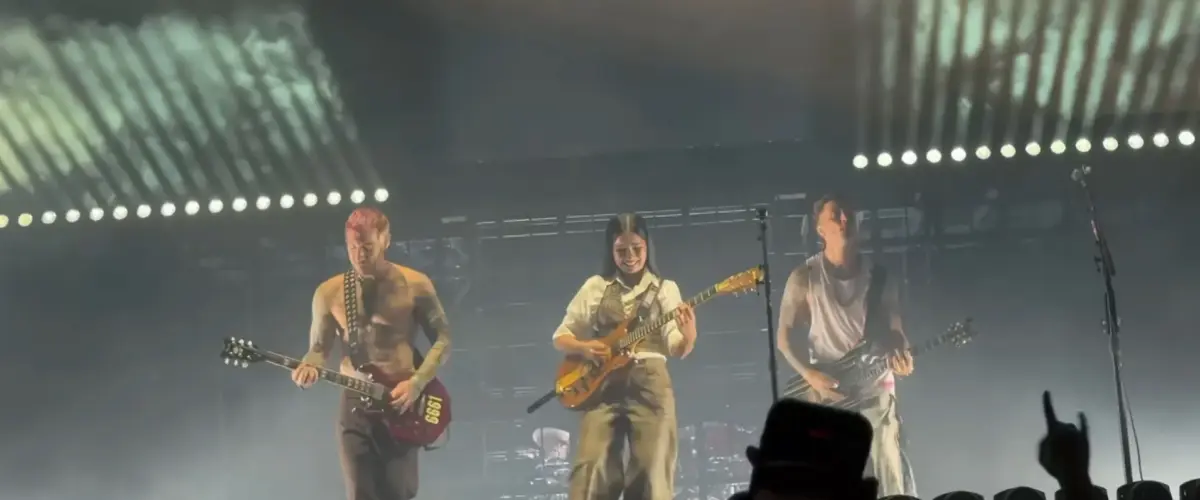 Nene Royal a urcat pe scenă alături de Avenged Sevenfold la Singapore