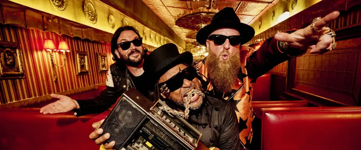 Skindred lansează videoclipul piesei „Big Em Up” și anunță noi concerte