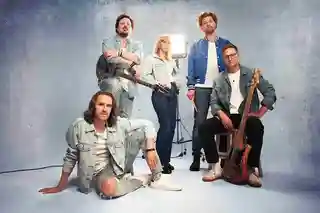 Interviu cu trupa Grand despre noul album „Guilty Pleasure”