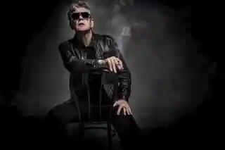 Chris Connelly lansează single-ul „Bye Bye Johnny Viola”