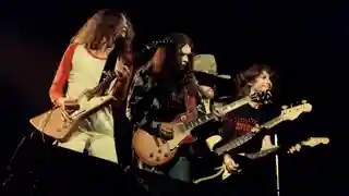 Lynyrd Skynyrd și masterclass-ul de chitară pentru versiunea live a piesei Free Bird