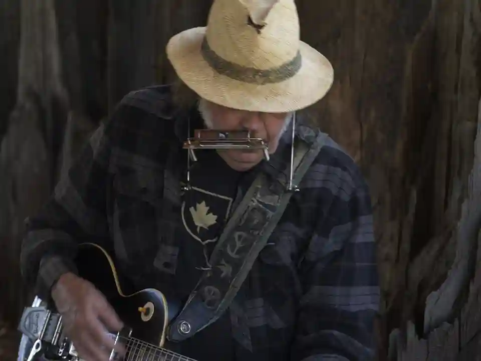 Neil Young & The Chrome Hearts lansează albumul Second Song în septembrie