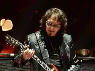 Tony Iommi (Black Sabbath) răspunde întrebărilor fanilor pentru un viitor interviu