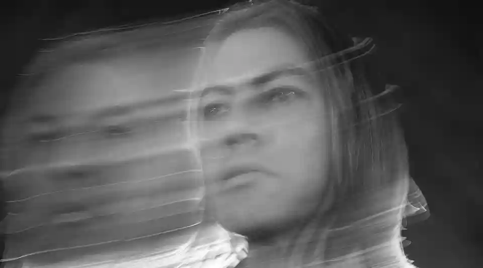 Tom De Plume lansează single-ul de debut „Jaywalking” și anunță un concert