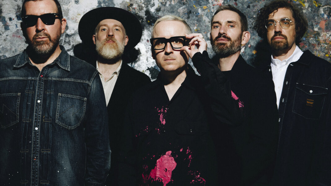 Discuție despre abordări muzicale diferite: Gilla Band și Smashing Pumpkins