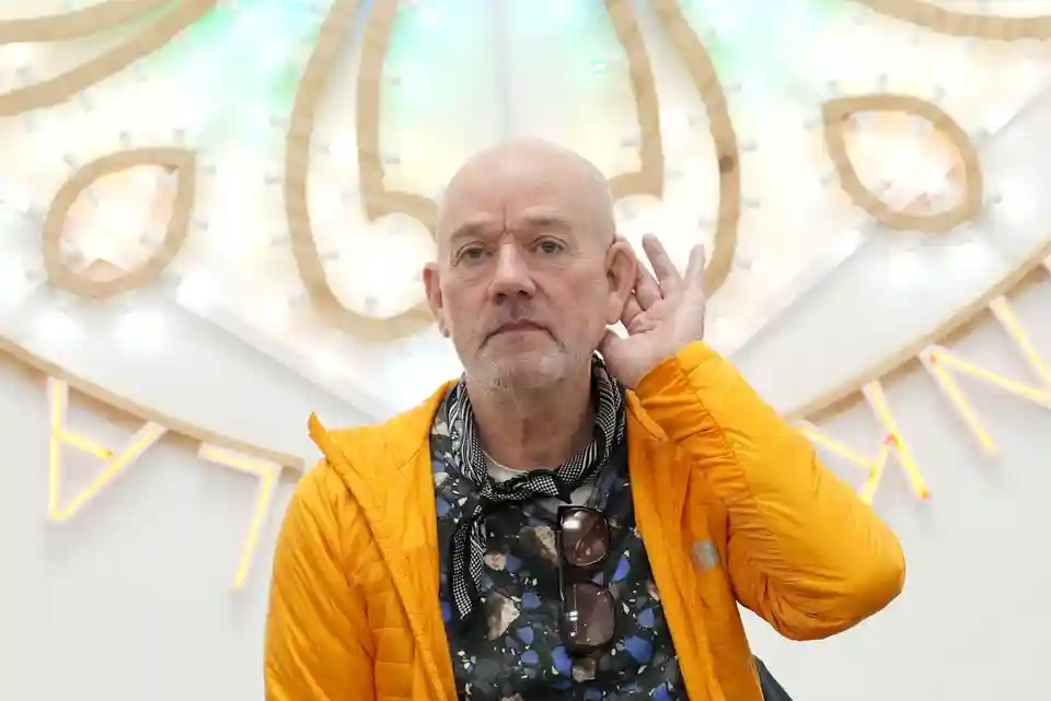 Michael Stipe (R.E.M.) își anunță albumul de debut solo pentru mai 2027