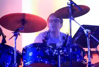 Stephen Morris, bateristul New Order, anunță retragerea din turnee din motive de sănătate