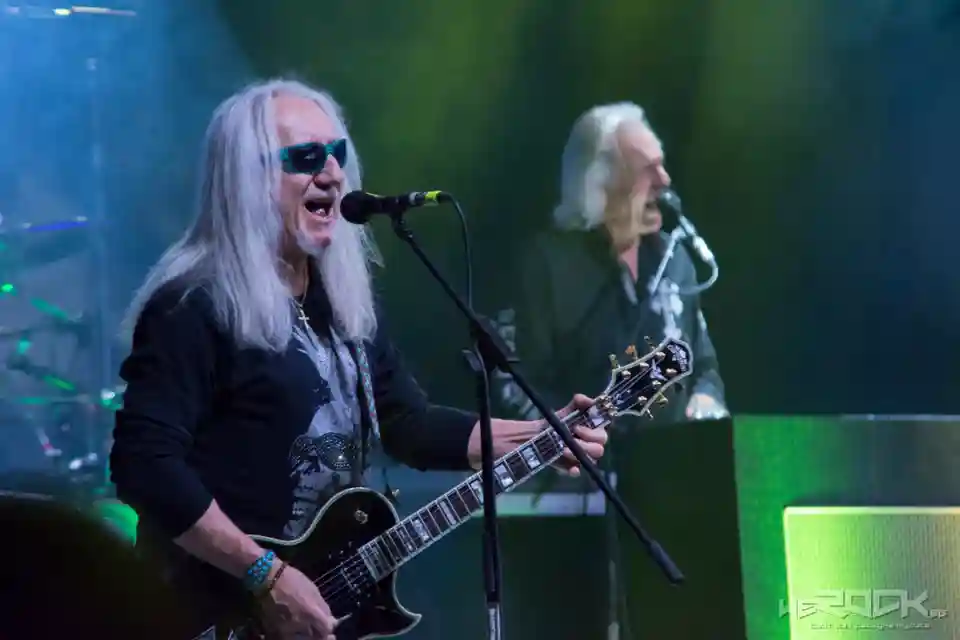 Uriah Heep și Heavy Pettin cântă la București în cadrul turneului de adio