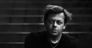 Simon Stephens despre experiența teatrală și legătura sa cu muzica punk