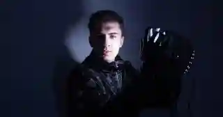 Pett Ruu lansează single-ul dark electro-pop intitulat „BAD THINGS”